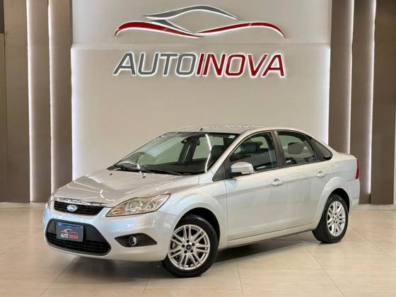 FORD FOCUS 1.6 GLX SEDAN 8V FLEX 4P MANUAL